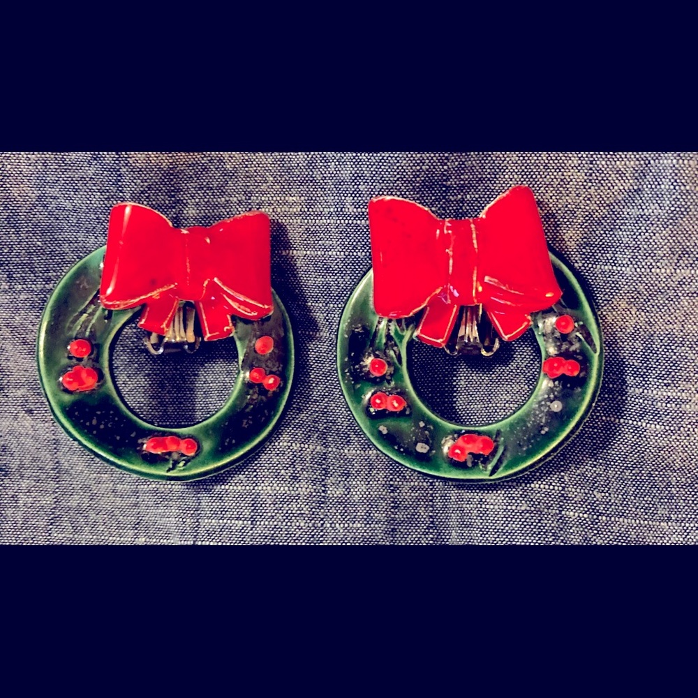 Vintage Holiday Wreath Clip Earrings